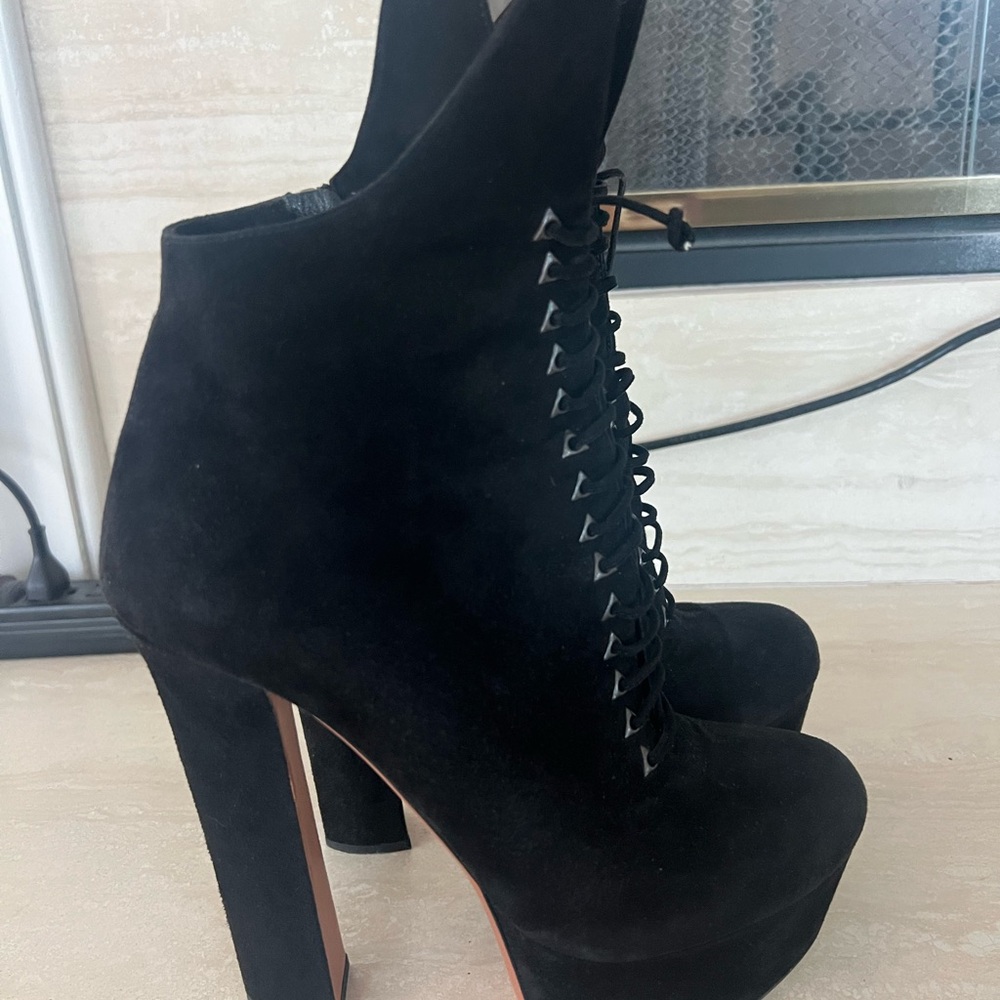 Chic Black Lace-Up Heeled Boots